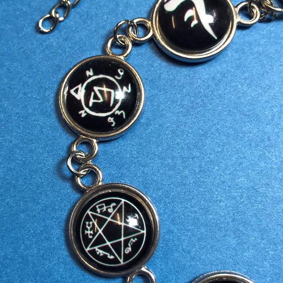 Supernatural Symbol Bracelet SPN Silver Tone - Picture 5 of 5